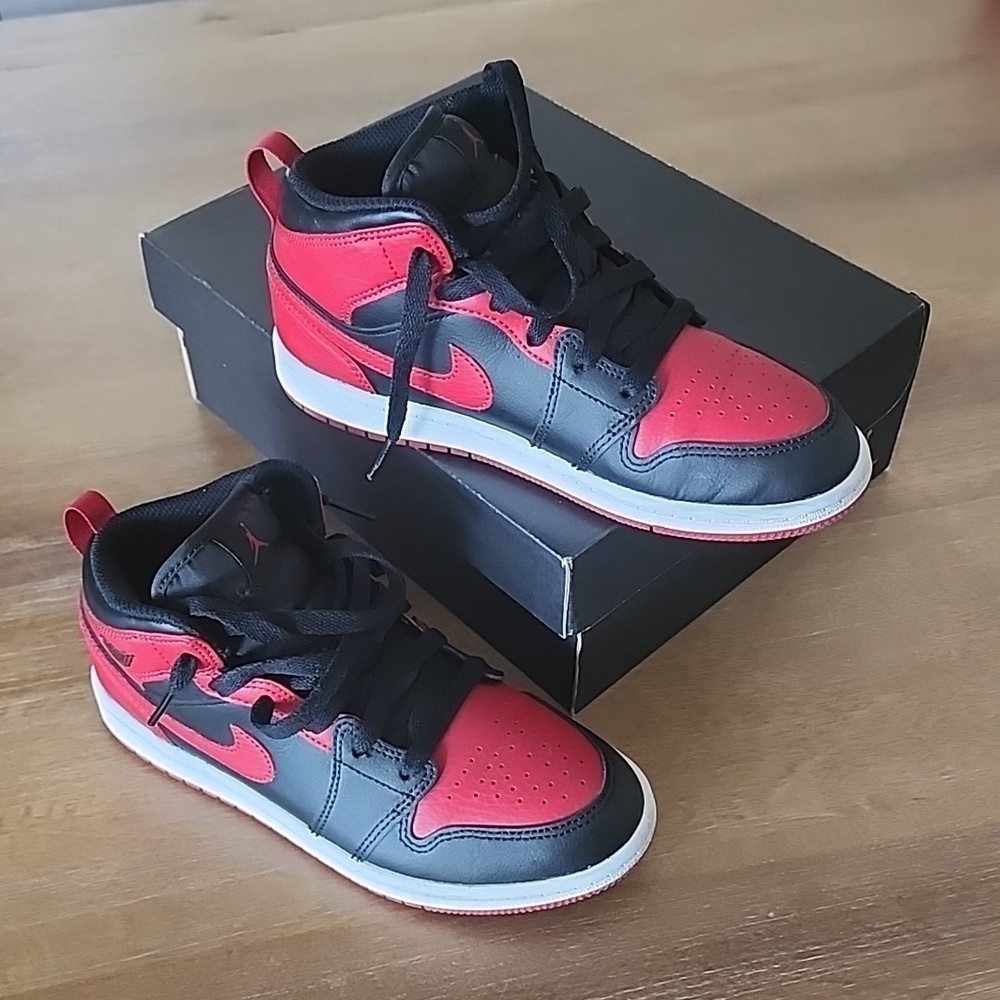 Nike Air Jordan 1 Mid PS Banned Bred 640734-074 Shoes Size Youth